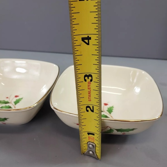 SET OF 2 LENOX HOLIDAY JOLLY BERRY COLLECTION 4.125” x 4.125” x 1.25” - Picture 13 of 15